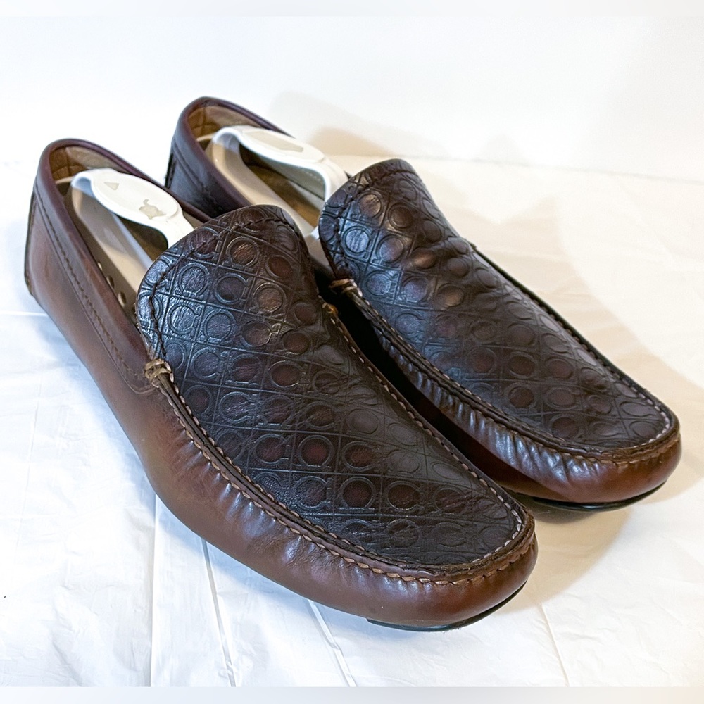 Salvatore Ferragamo Gancini Embossed driving shoes brown 9D Italy